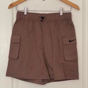 Nike mauve cargo shorts Extra‎ Small